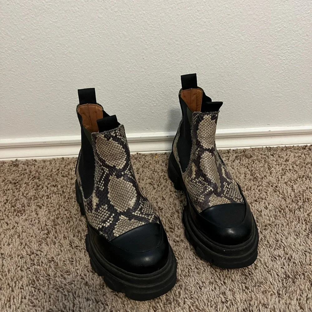 GANNI Women's Leather Snake Print Platform Chelsea Boots - Picture 3 of 12